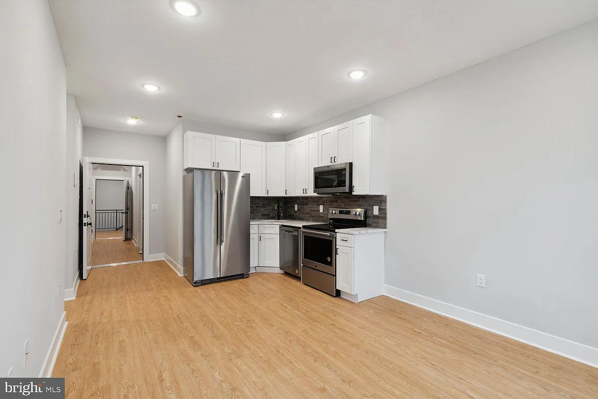 Building Photo - 2454 N 2nd St #3B