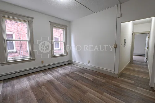 31-33 Bond St #1W Photo 1