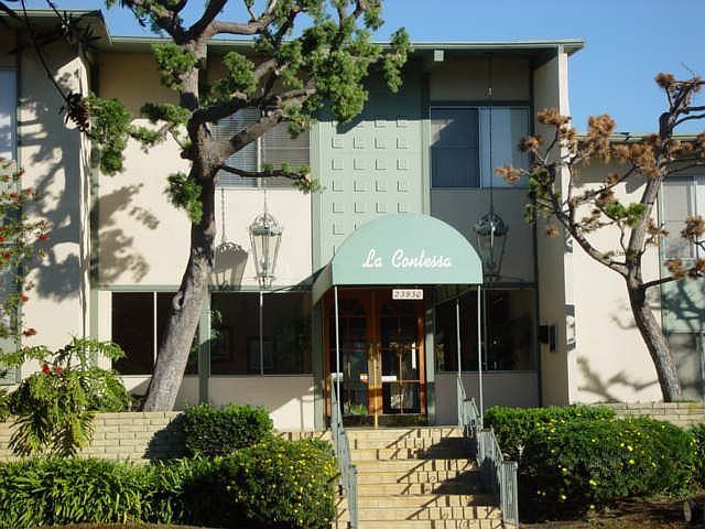 Beautiful clean complex!
