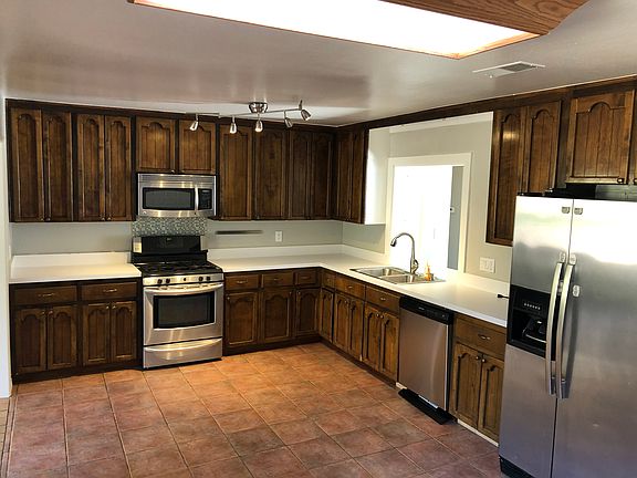 3rd image of 824 La Tierra Dr