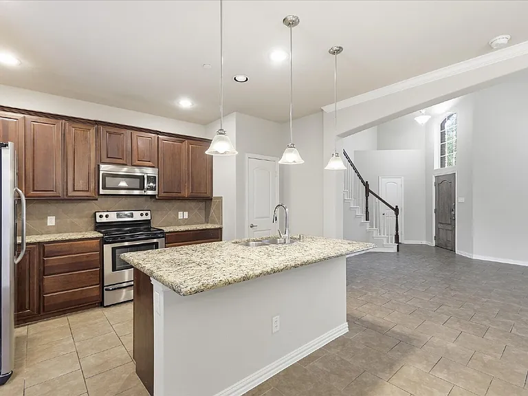 4904 Empire Way — Photo 13