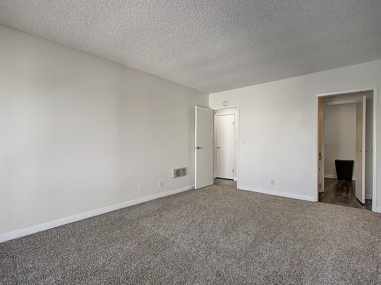 The Californian Apartments- HB — Photo 47
