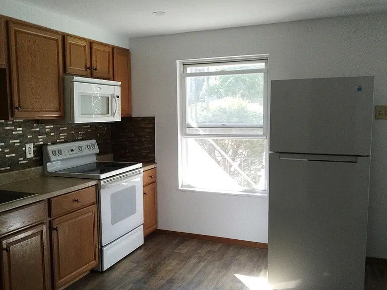 1121 Monroe Ave #1 — Photo 4