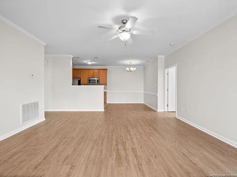 1329 Kershaw Loop #138 — Photo 4