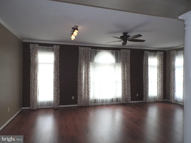 6624 Thurlton Dr — Photo 3