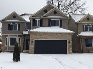 487 Parkside Dr, Bay Village, OH