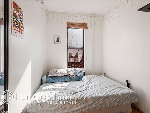 4th image of 532 Graham Ave Unit 5