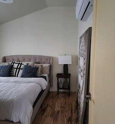 4th image of 1629 Vine St #B