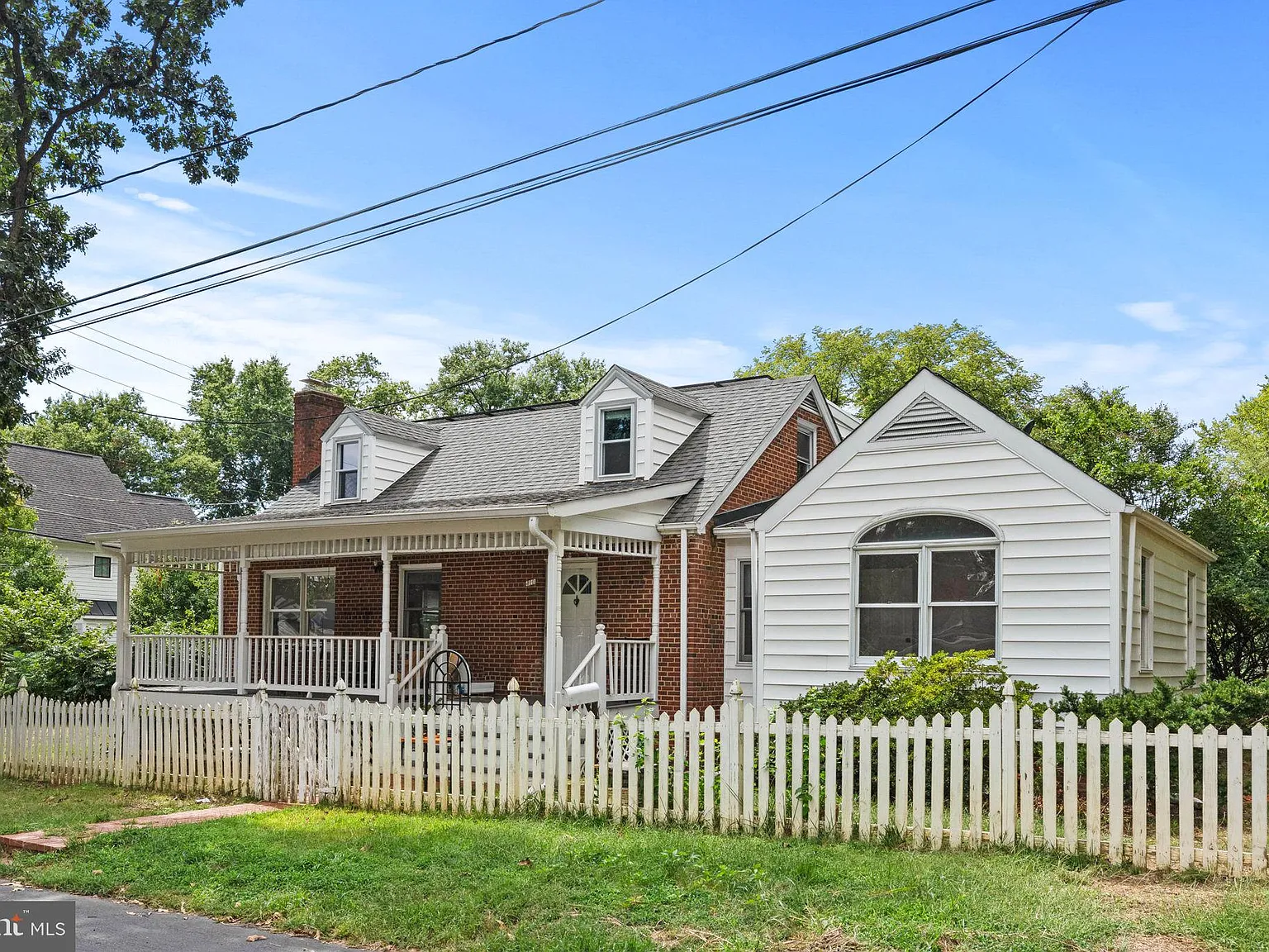 4 bed, 3.0 bath, 1734 sqft, $4,199 — Photo 2
