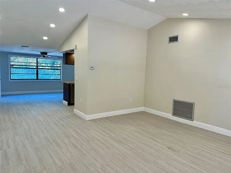 4420 Sawgrass Blvd — Photo 8