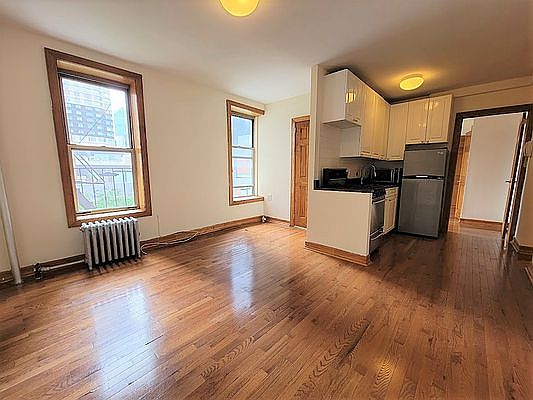 1st image of 417 W 43rd St #Y