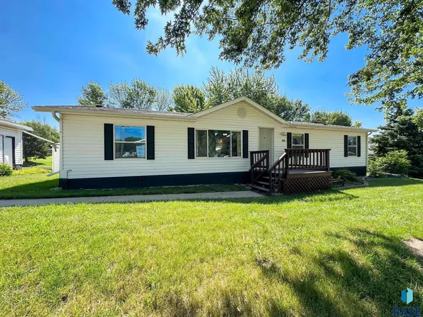 104 N Cheers Pl, Sioux Falls, SD 57107