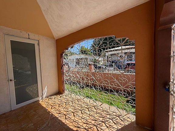 3rd image of Bo Dulces Labios 0 281 Calle R De Arecibo