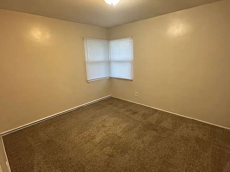 6821 Waveland Ave — Photo 15