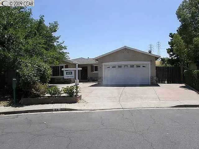 24 Fairway Ct — Photo 1
