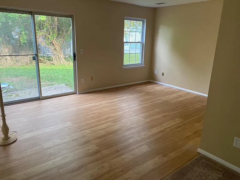44 Woodbury Rd — Photo 16