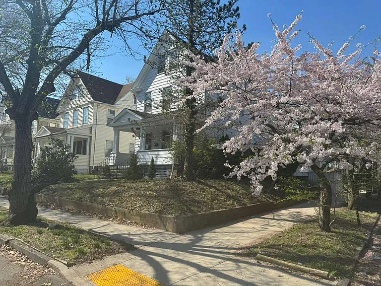 50 Young St #R3 — Photo 16