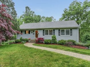 33 Overlook Trl, Morris Plains, NJ 07950