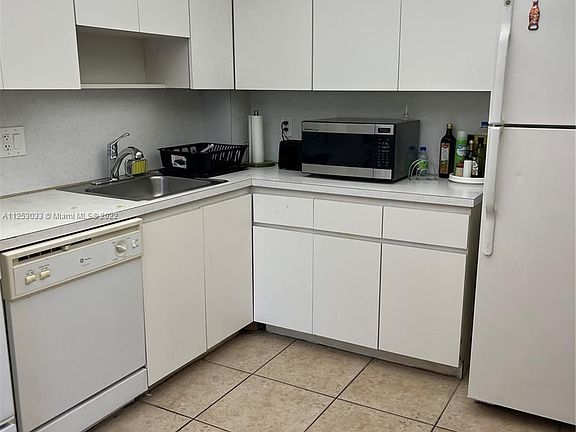4th image of 2851 S Palm Aire Dr APT 205