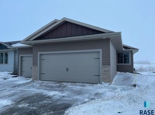 2605 S Lana Dr, Sioux Falls, SD 57106