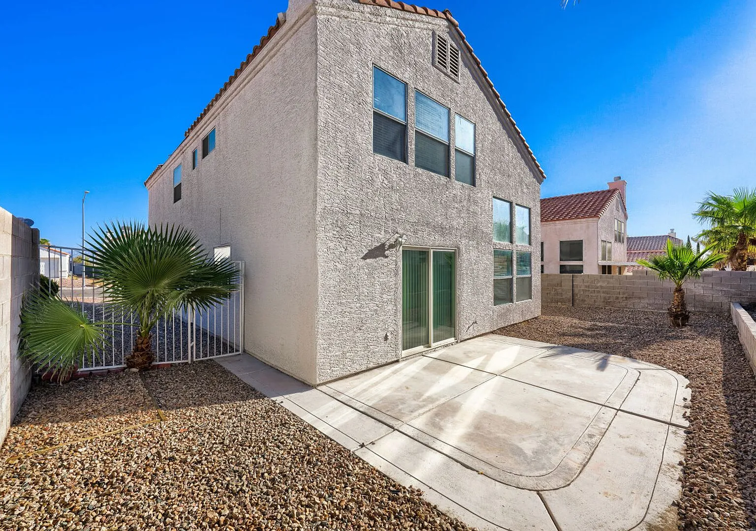 Spacious 4-Bed Home | NO HOA — Photo 2