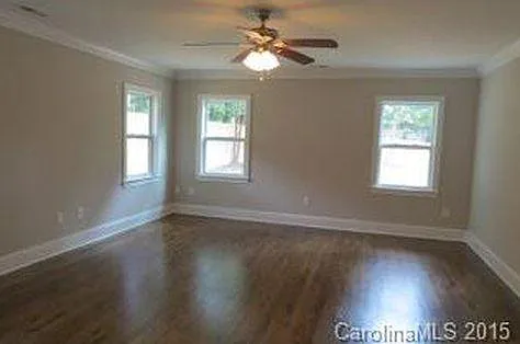 2210 Chatham Ave — Photo 10