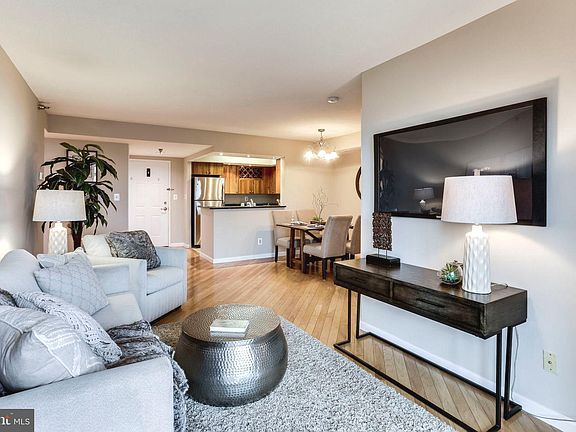 3rd image of 2400 Clarendon Blvd APT 611