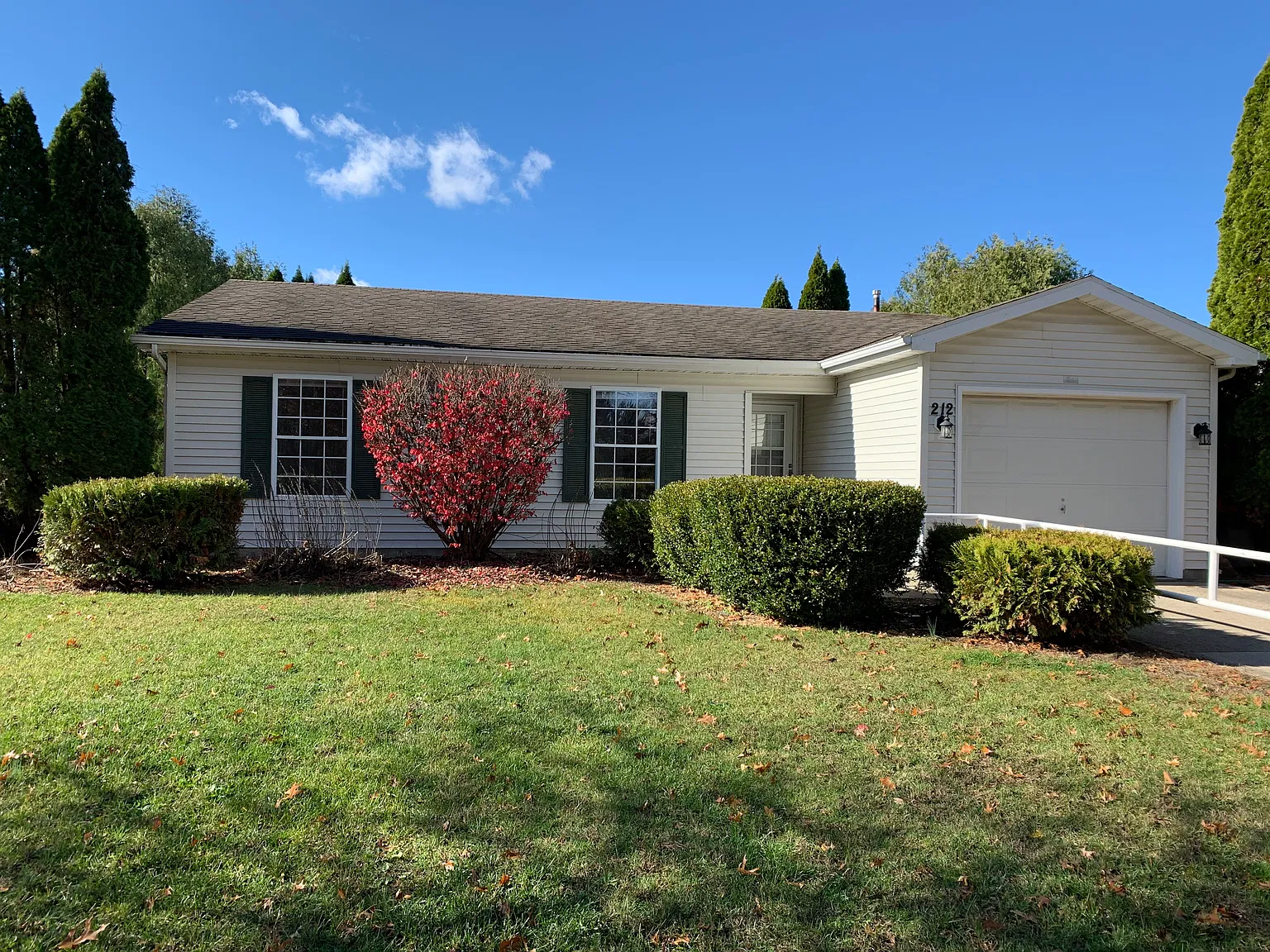3 bed, 1040 sqft, $1,250 — Photo 1
