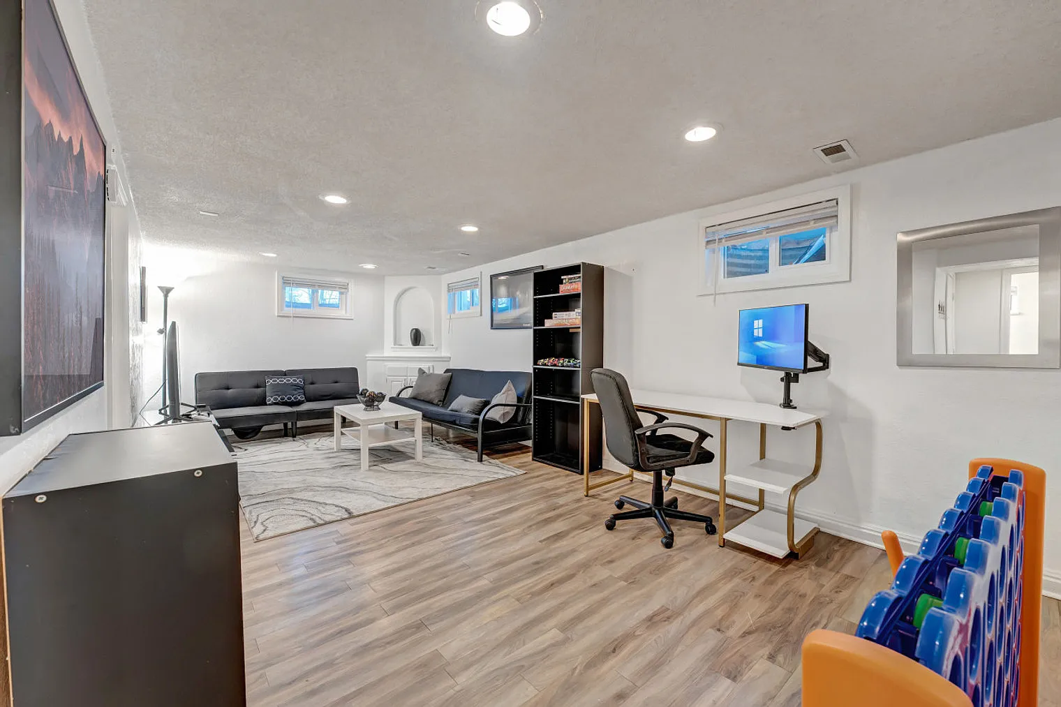 5 bed, 2.0 bath, 1840 sqft, $4,184 — Photo 3