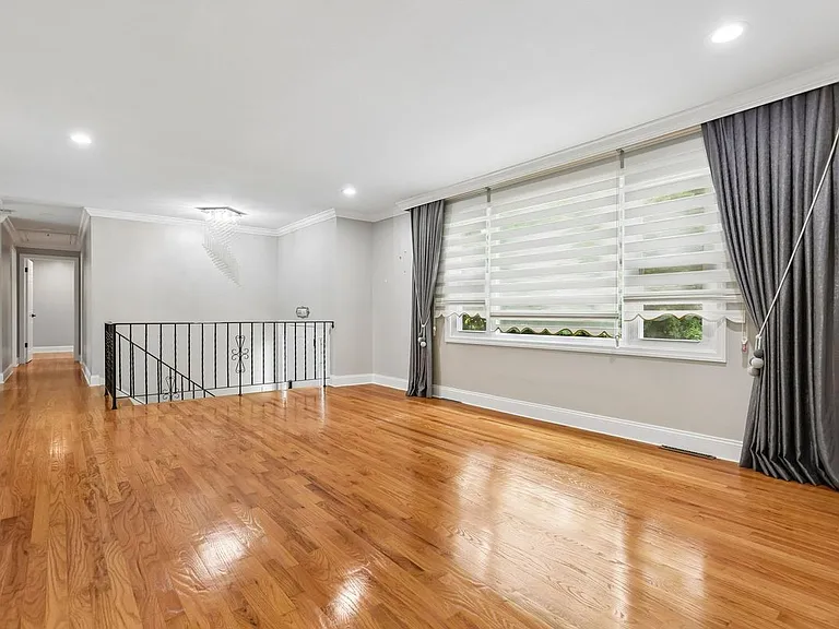 122 Upper State St — Photo 3