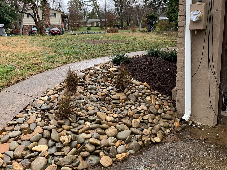 2nd image of 604 S Cedar Bluff Rd