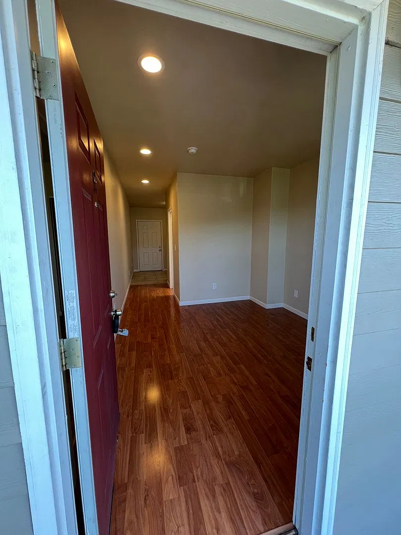 Davis Place Apartments — Photo 2
