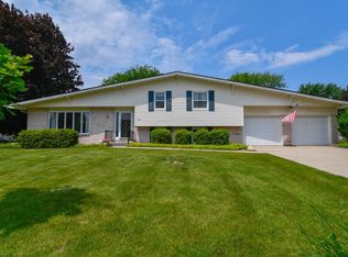 2410 E River Dr, Green Bay, WI 54301
