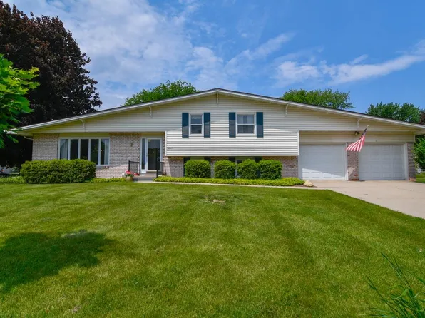 2410 E River Dr, Green Bay, WI 54301