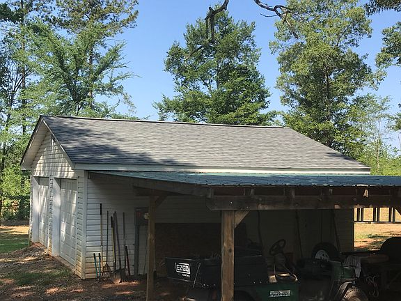 Detached Shop with lean to