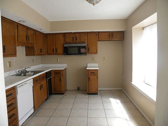 3769 Fern Ridge Rd, Memphis, TN 38115