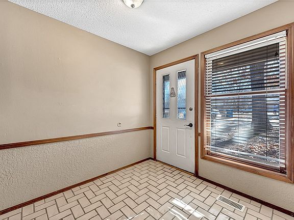 4th image of 33 Abingdon Ln