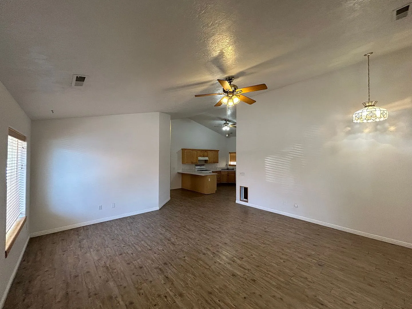 Available October! 4 Bed, 2 Bath, 2 Car Garage For Rent! — Photo 4