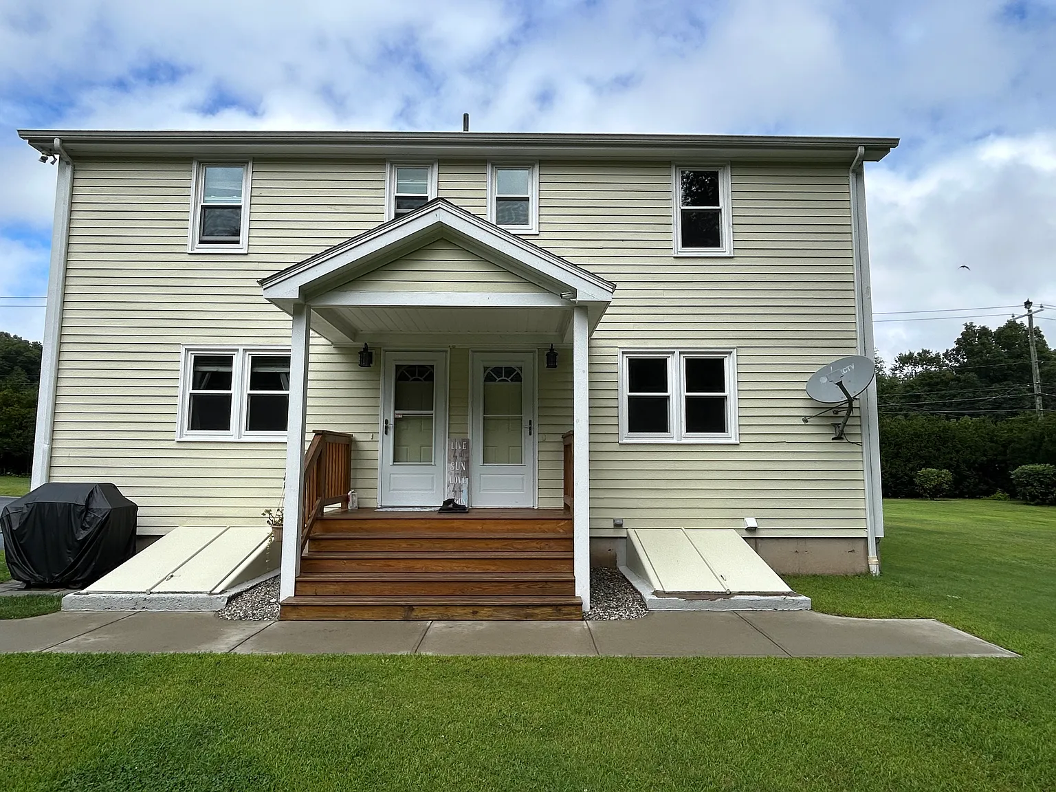 2 bed, 1014 sqft, $2,300 — Photo 2