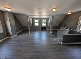 300 S 19th St, Newark, NJ 07103