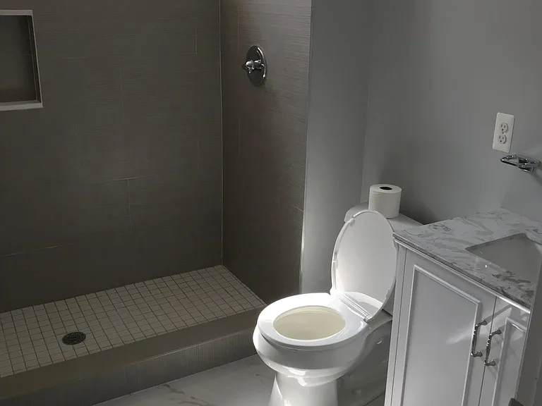 323 Brighton Ter — Photo 11