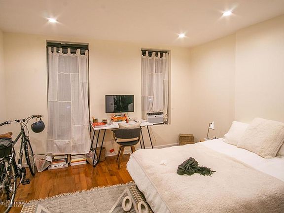 4th image of 564 Vanderbilt Ave APT 2R