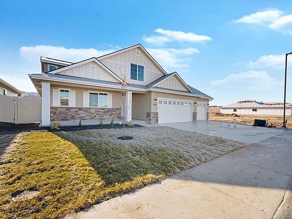 3rd image of 2677 Laidlaw Dr