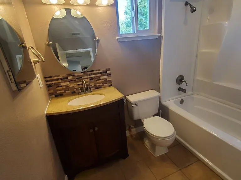 8700 Brittany Park Dr — Photo 3