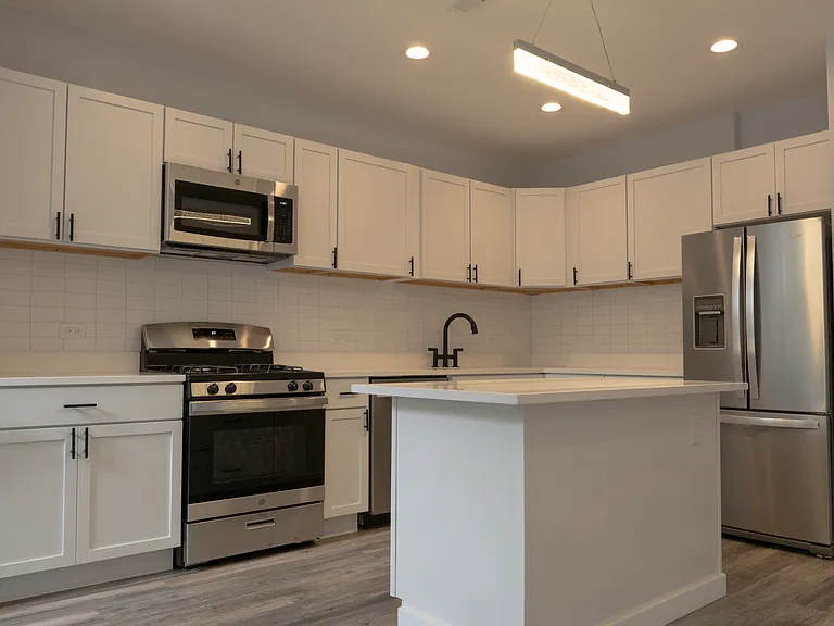 1819 S Laflin St #2 — Photo 6