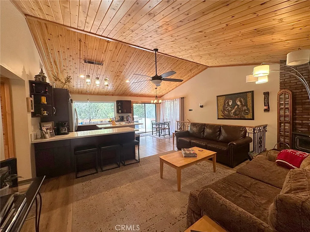4 bed, 2258 sqft, $2,475 — Photo 4