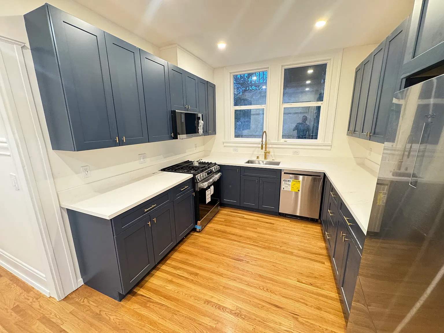 2 bed, 1450 sqft, $9,500 — Photo 2