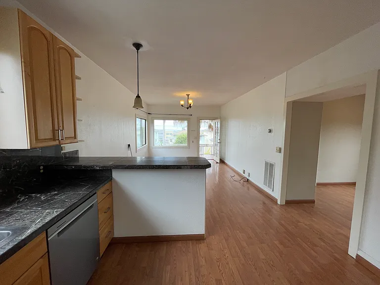 249 Hawthorne St — Photo 13