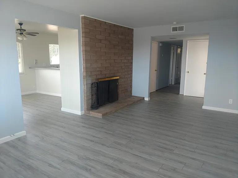 171 London Ct — Photo 2