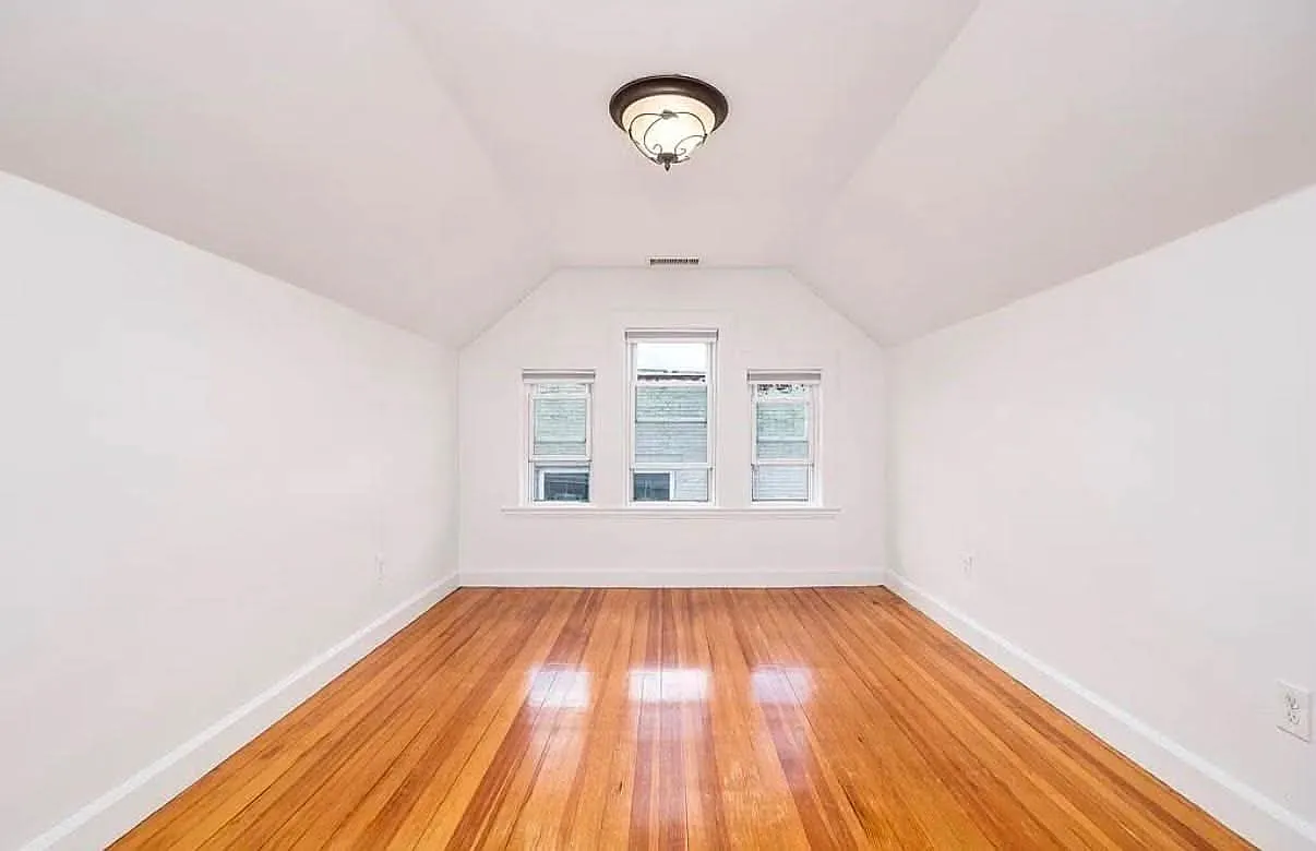 3 bed, $1,180 — Photo 2